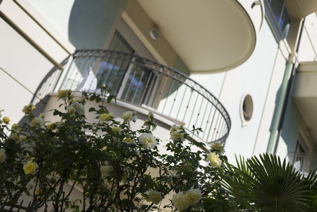 Residence Hamilton Ричоне Екстериор снимка