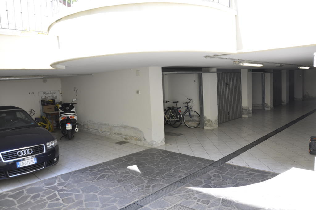 Residence Hamilton Ричоне Екстериор снимка