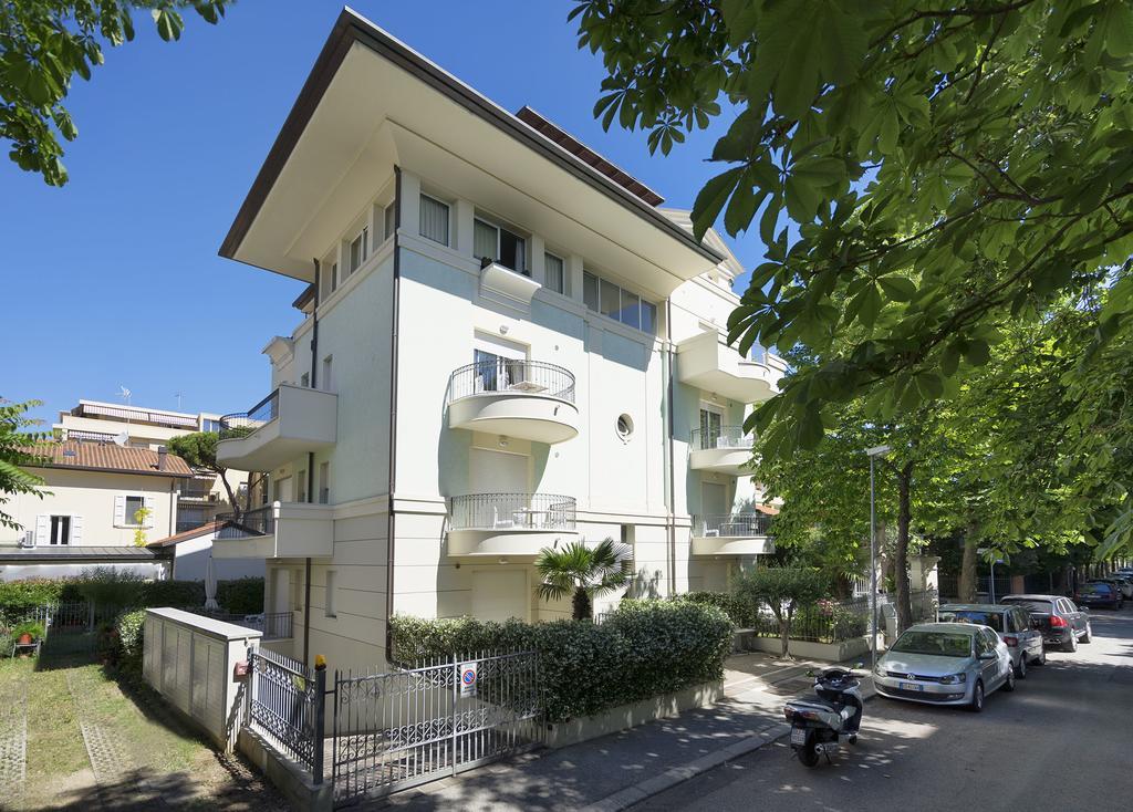 Residence Hamilton Ричоне Екстериор снимка