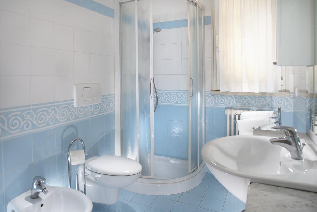 Residence Hamilton Ричоне Екстериор снимка