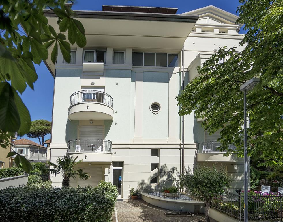 Residence Hamilton Ричоне Екстериор снимка