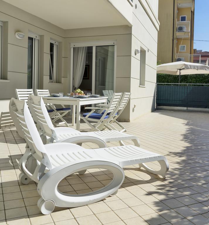 Residence Hamilton Ричоне Екстериор снимка