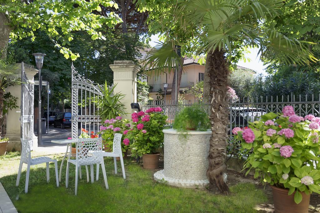 Residence Hamilton Ричоне Екстериор снимка