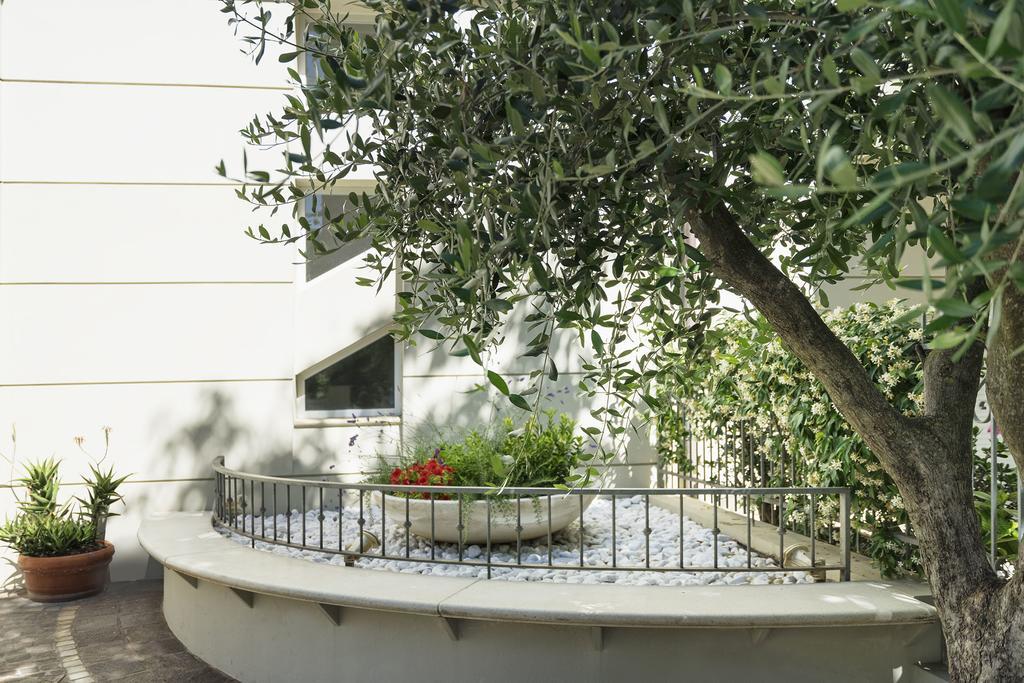 Residence Hamilton Ричоне Екстериор снимка